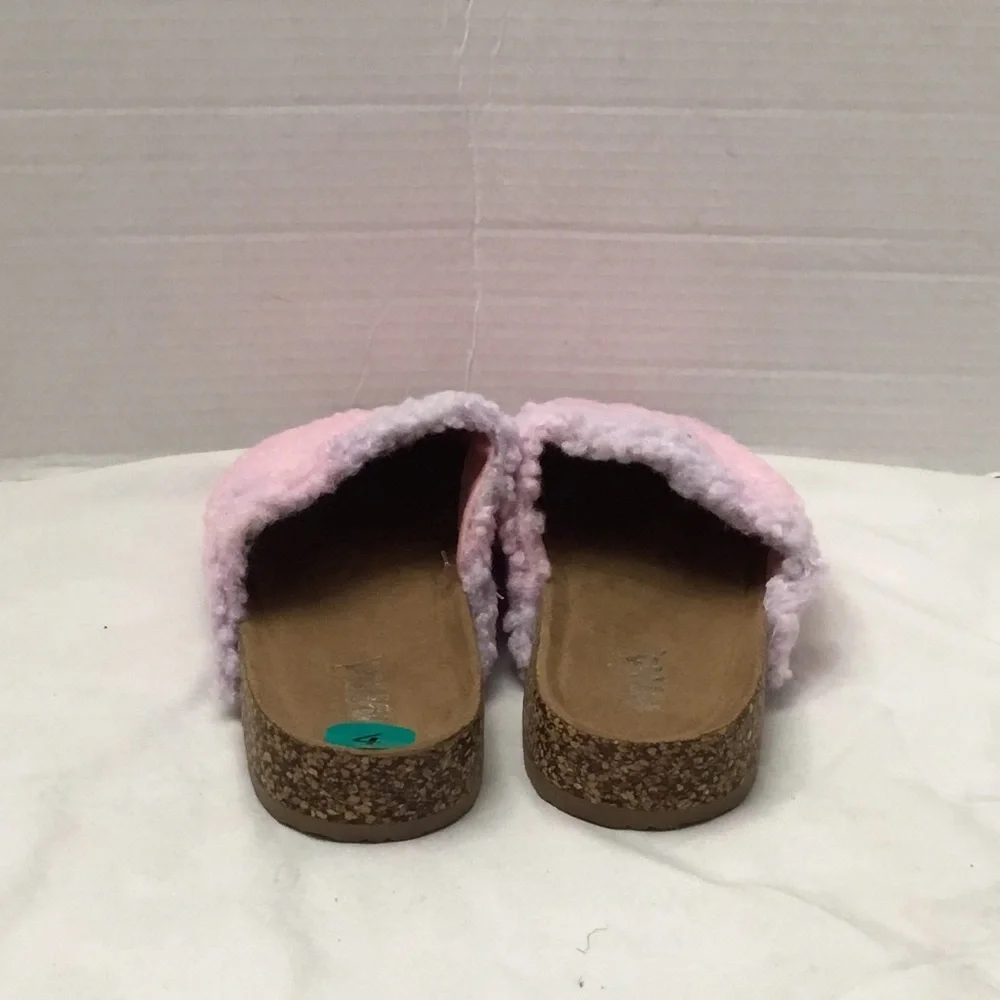 Mia Girl fuzzy slippers size 4